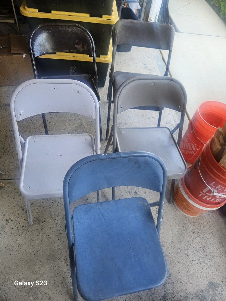 5 metal Folding Chairs