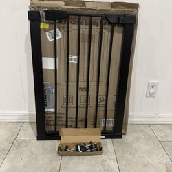 Narrow Opening Pet Gate / Baby Gate - Fits Openings From 22” - 24.75”