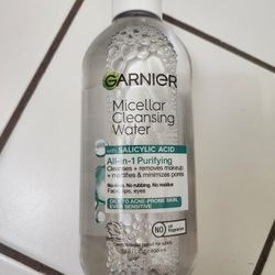 New Garnier Micellar Cleansing Water with Salicylic Acid, an all-in-one purifying