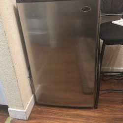 Mini Fridge Sanyo Stainless Steel $60