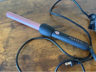Foxybae Curling Wand Hair Curler Pink and Black heats fast