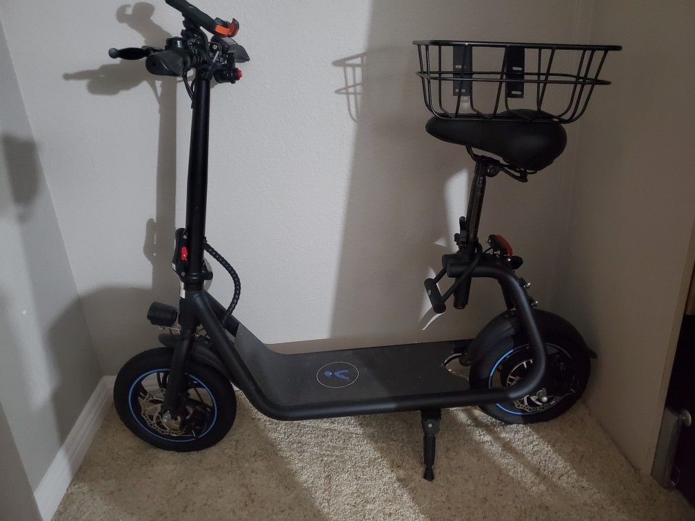 Electric Scooter Approx. 16mph