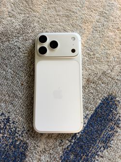 512gb 100% battery iPhone 17 Pro Max unlock for all carriers 83 cycle counts . LIKE NEW $1115