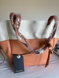 Woman’s bucket type purse