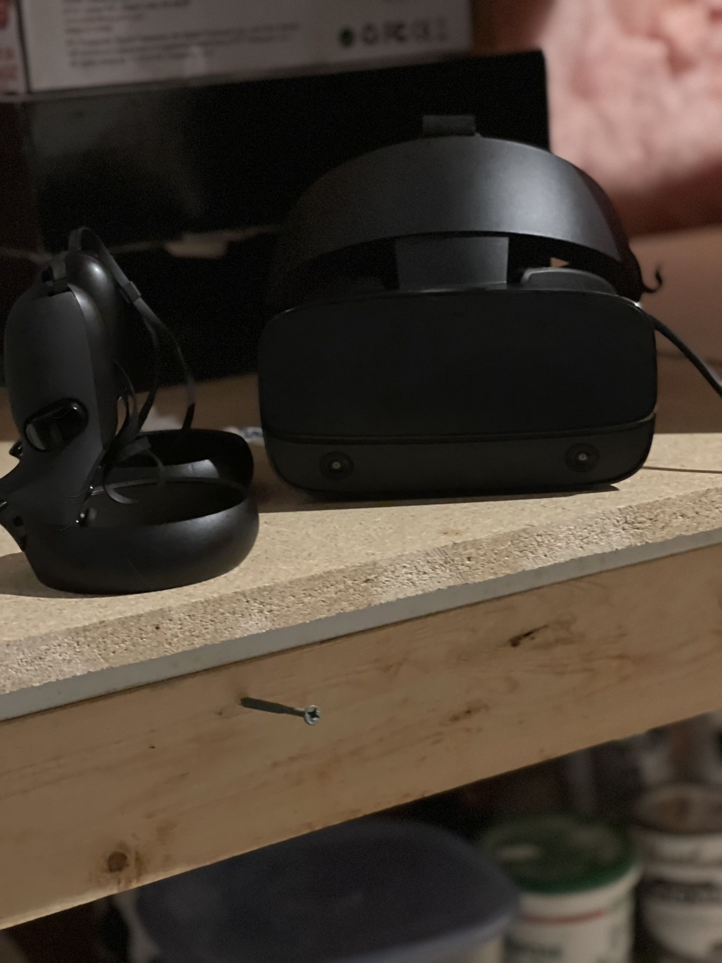 Oculus Rift S | Comes with Five Games!