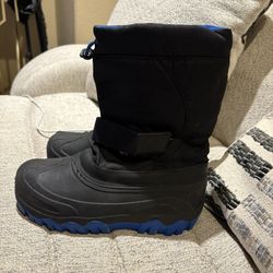 Boys Snow Boots Size 4y 