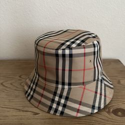 Burberry Bucket Hat Medium