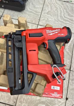 Milwaukee m18 fuel 16 gauge straight finish nailer Tool only
