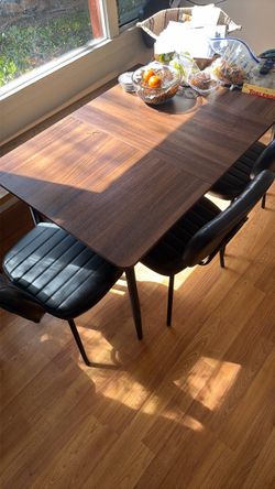 Table and chairs set