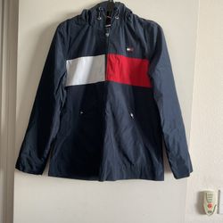 Beautiful water proof blue Tommy Hilfiger sport women’s jacket never used size s/p