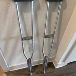 Crutches (Adjustable) 