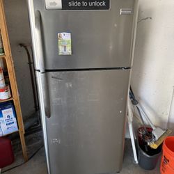 Refrigerator 