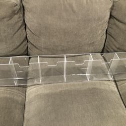 Wall Mount 6-Pocket Acrylic Brochure Holder in Clear