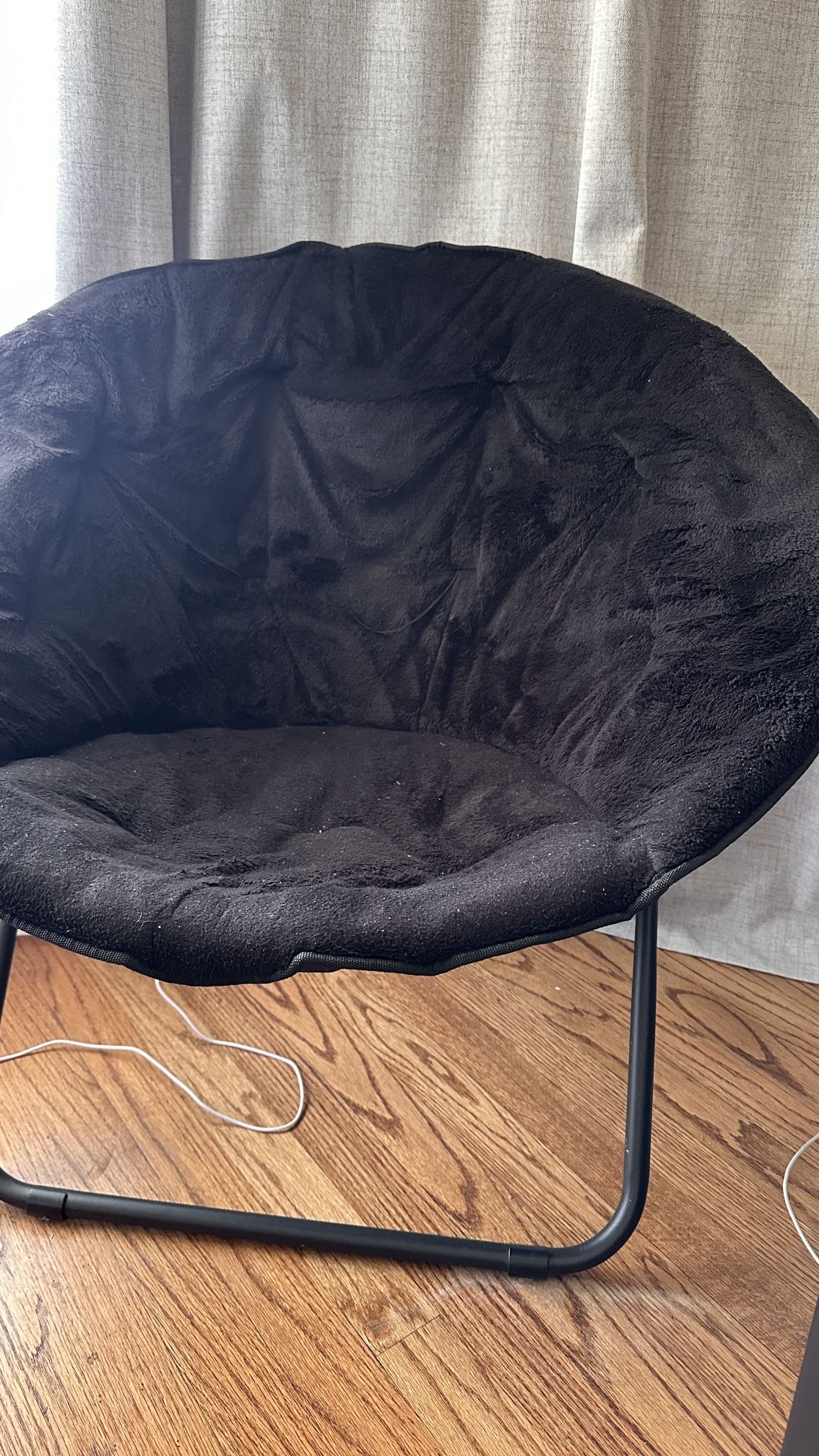 Set of 2 Foldable Saucer Chairs – Black Plush