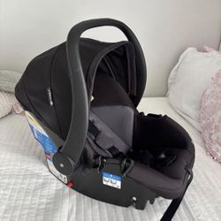 Baby Car Seat & 2 Bases