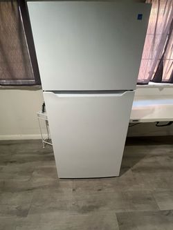 White Top-Freezer Refrigerator