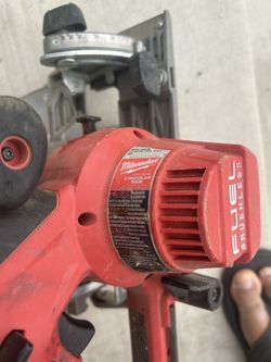 Milwaukee M 12