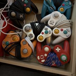 GameCube Controllers 