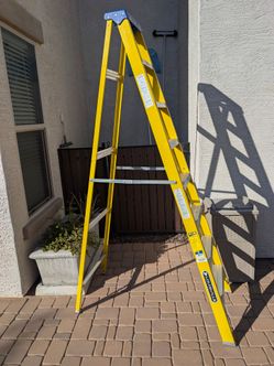 Louisville Fiberglass Step Ladder