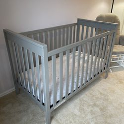 Nursery Baby Furniture Set: Delta crib, dresser, changing table topper, crib storage drawer