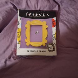 Friends Show, Peep Hole Frame