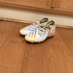 Girls Soccer Cleats Size 5