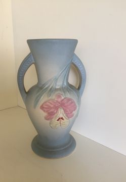 Hull pottery beautiful vase