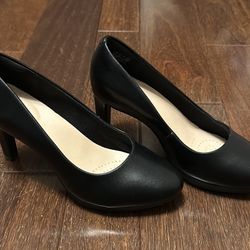 Ambyr Joy Black Pumps (6.5 Wide)