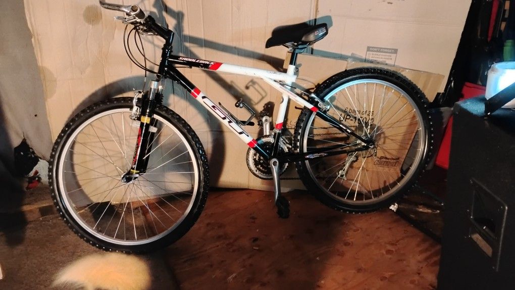 GT Saddleback Men's 26" Front Suspension Hardtail Mountain Bike