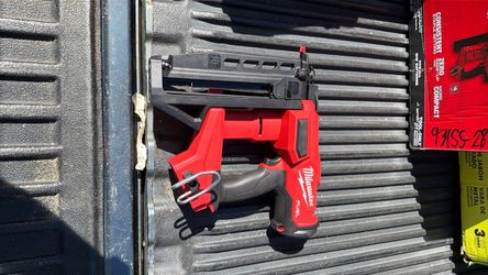 Milwaukee M18 Fuel Cordless 16 Gauge Straight Finish Nailer Tool Only
