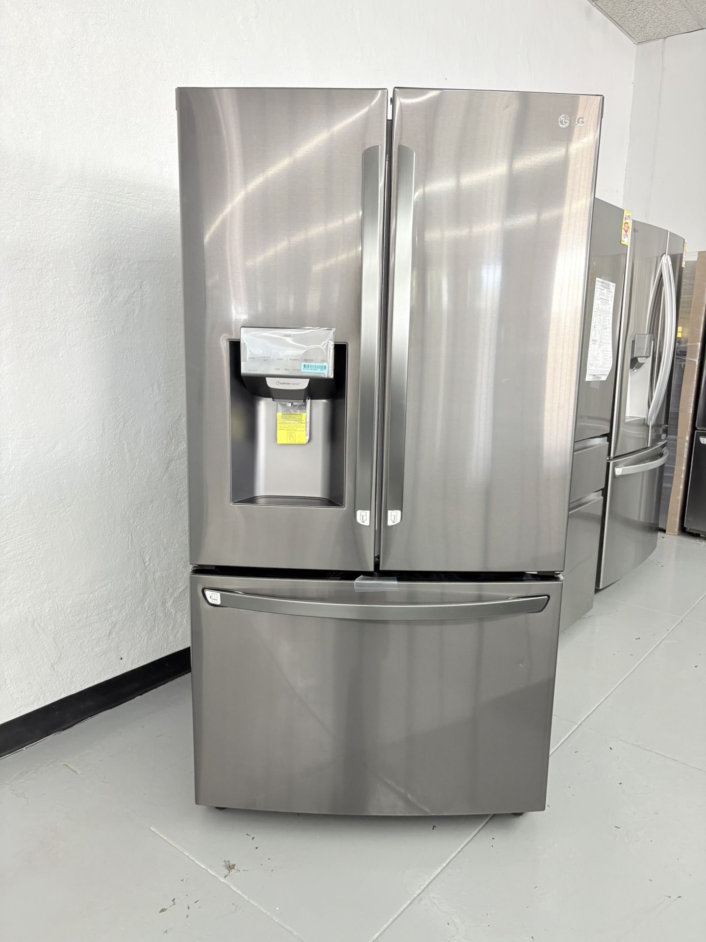 LG 28 cu. ft. 3 Door French Door Refrigerator with Ice and Water with Single Ice in Black Stainless Standard Depth