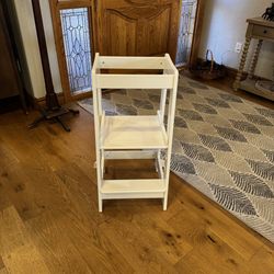 Stepup Baby Step Stool/Tower in White - NEW