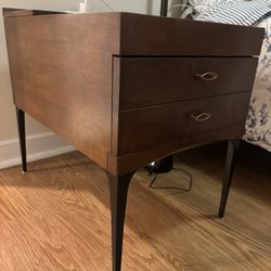 Contessa end Table
