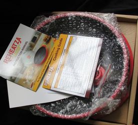 Reheatza is a reheating and crisping microwavable unit. The secret behind it is the microwave heating pad which naturally converts microwave energy i