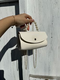 White Mini Pearl Handle Purse 