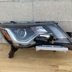 2017-2020 Nissan Pathfinder Driver Side Headlight Oem