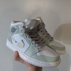 Jordan 1 Mid Low Read Description 