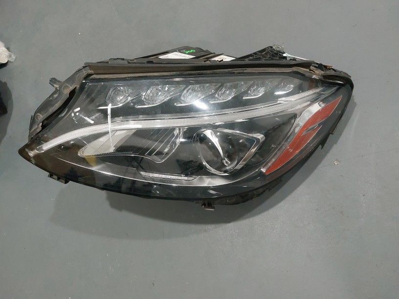 2018 MBZ C CLASS LEFT HEADLIGHT