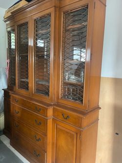 China Cabinet Hutch