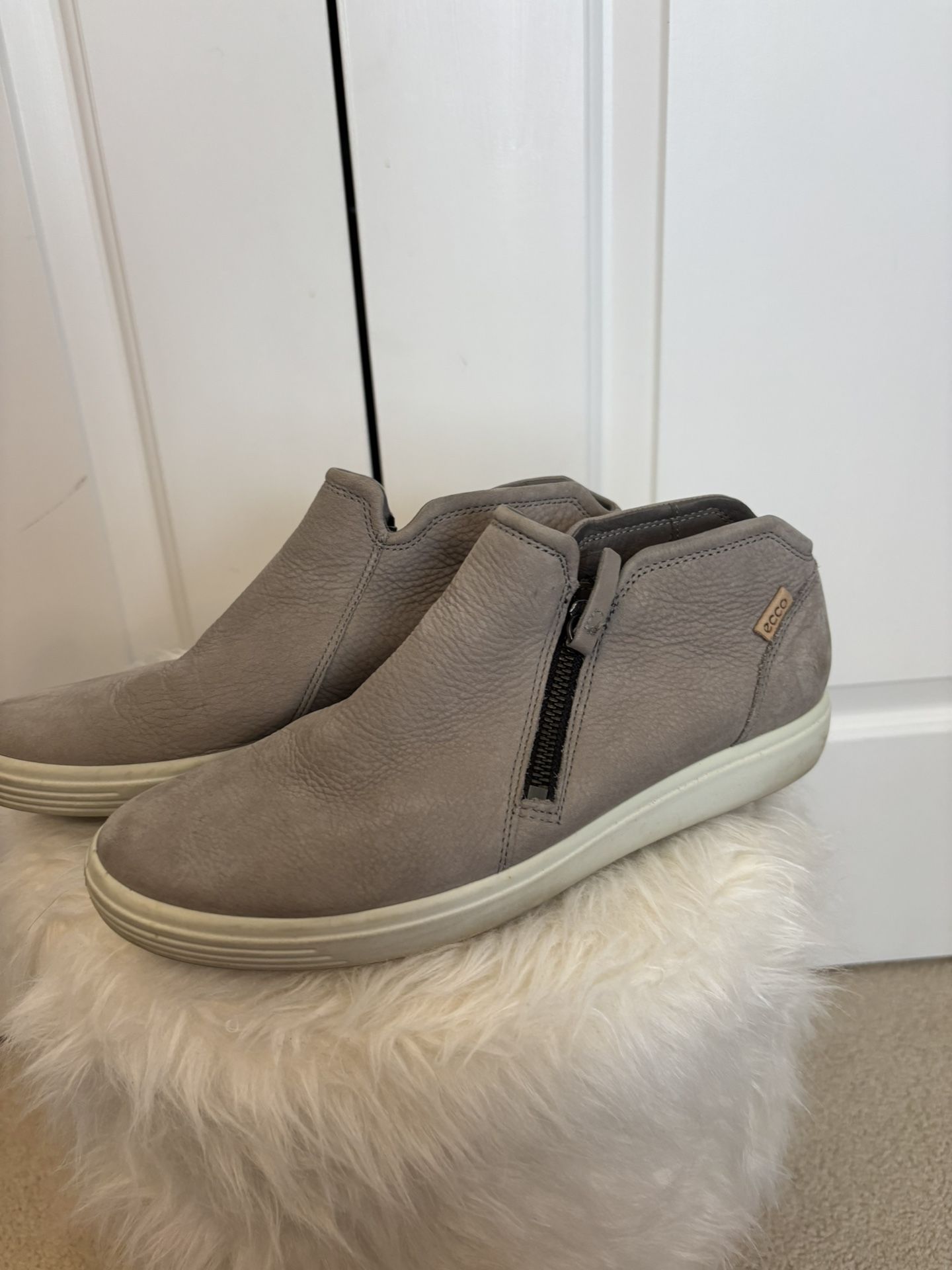 Ecco Women's Nubuck Zip Bootie ECCO Soft 7 Size 40 Or 9-9.5