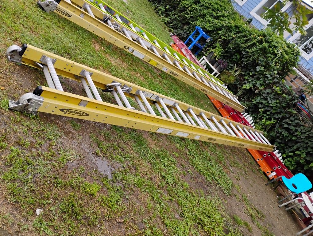 32 Ft Fiberglass Extension Ladder