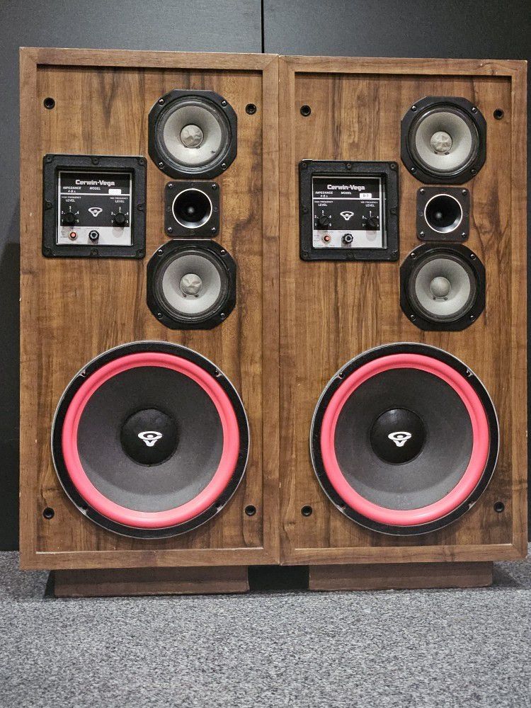 Cerwin Vega Model D-7