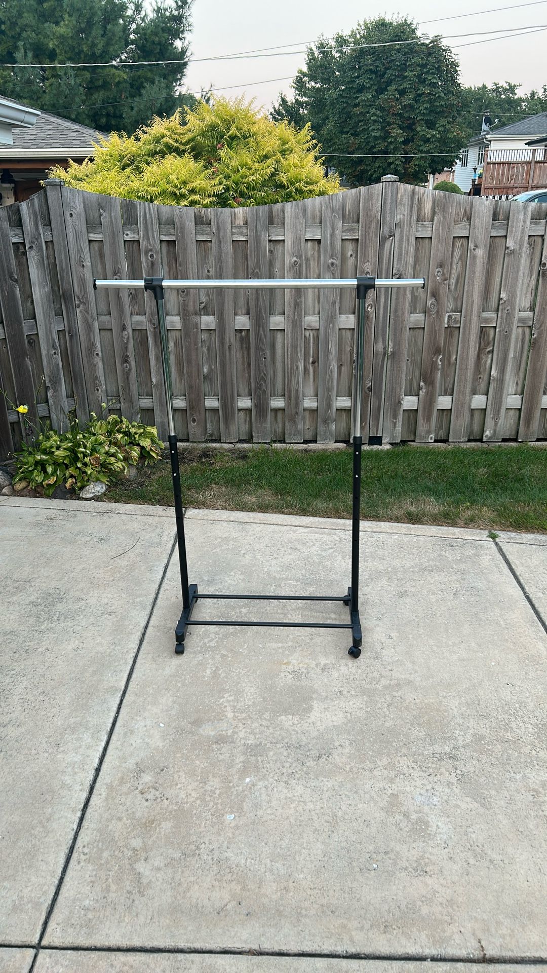Clothes hanging rack on wheels