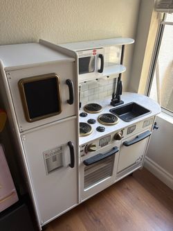 Children’s Kitchen play set