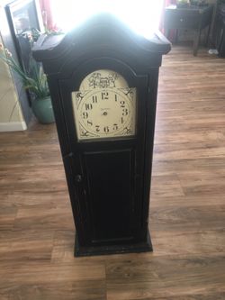 Vantage clock with storage