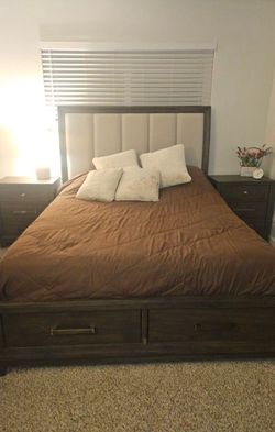 Queen Bed Frame.. pick up in La Riviera 95826