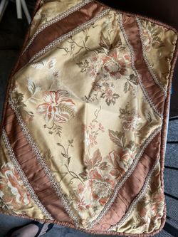 Quality Queen Size  comforter, with two pillowcases, great condition