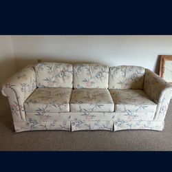Holiday Special🎁 Beautiful Mint Condition Floral Sofa -3 Cushion-COMFORTABLE!!