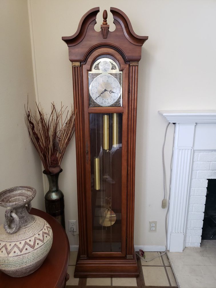 Antique clock, doesn't work just for aesthetic purposes