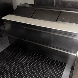 72 In Sandwich Refrigerator With Refrigerated Drawers 